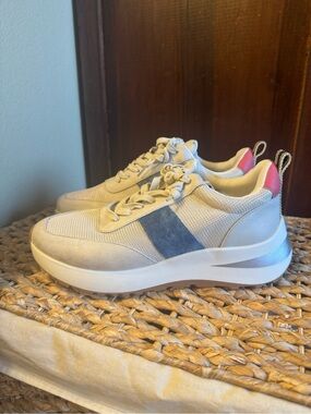 ShuShop Beige and Blue Accent Women's Sneakers